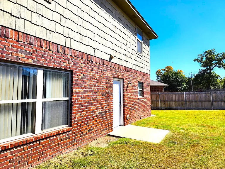 13705 & 13707 Oxford Dr — Photo 39