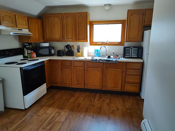 4th image of 826 Elm Ave Floor 2