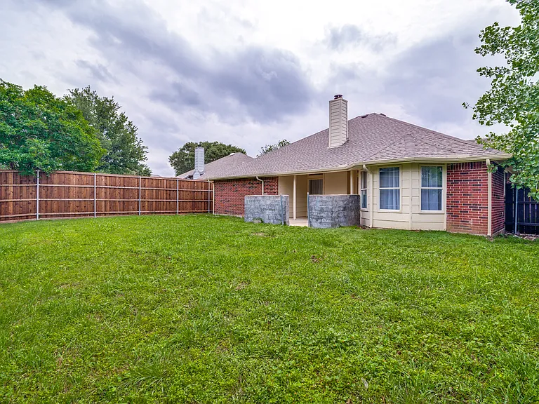 6105 Cypress Dr — Photo 25