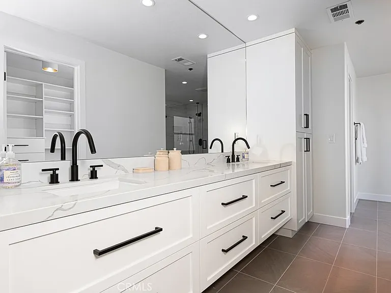 947 W Balboa Blvd — Photo 22