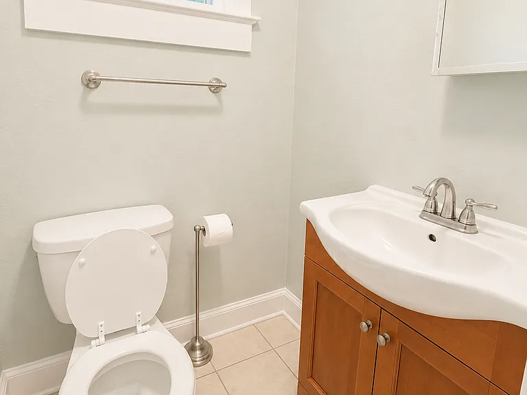2124 Marion St — Photo 15