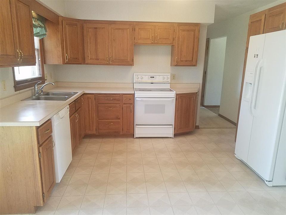 2nd image of 3469 Crestwood Dr