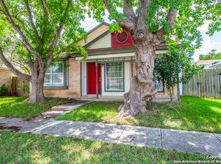 810 Meadow Arbor Ln, Universal City, TX 78148