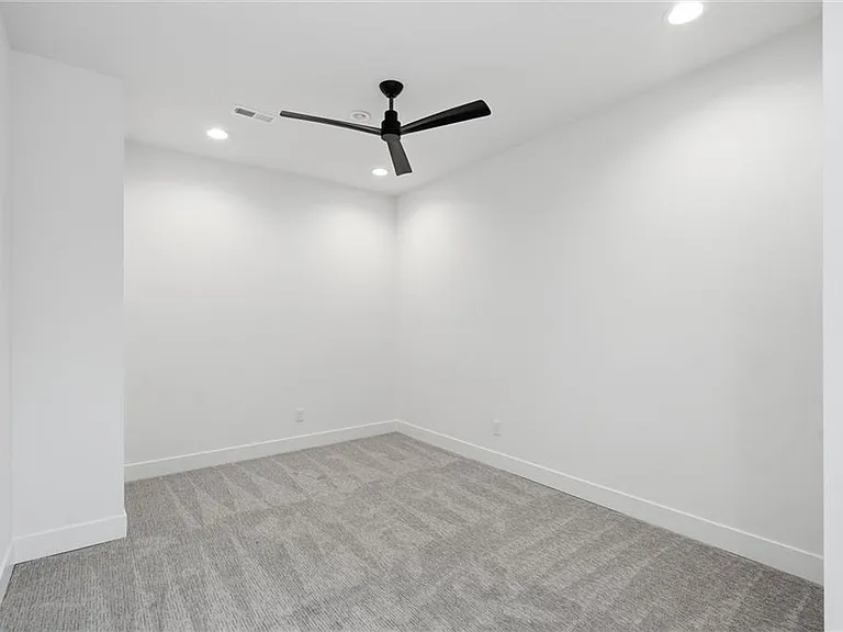 upstairs medium bed