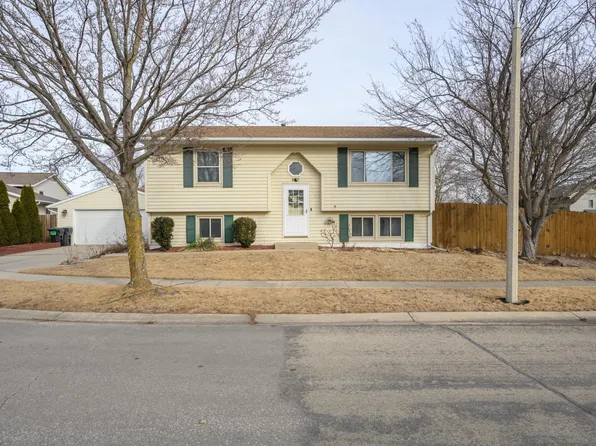 1743 Pinewood Ln SE, Rochester, MN 55904