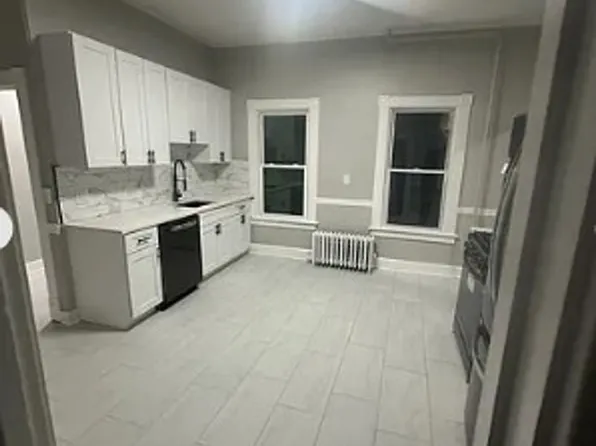 1068 Broad St, Meriden, CT 06450