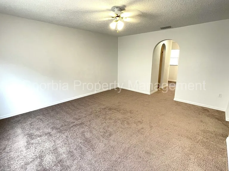 11098 Lord Taylor Dr — Photo 16