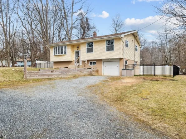 16 W Wood St, Mansfield Twp., NJ 07865