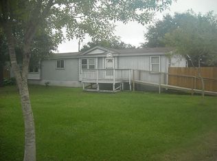 197 Julius St, El Campo, TX 77437