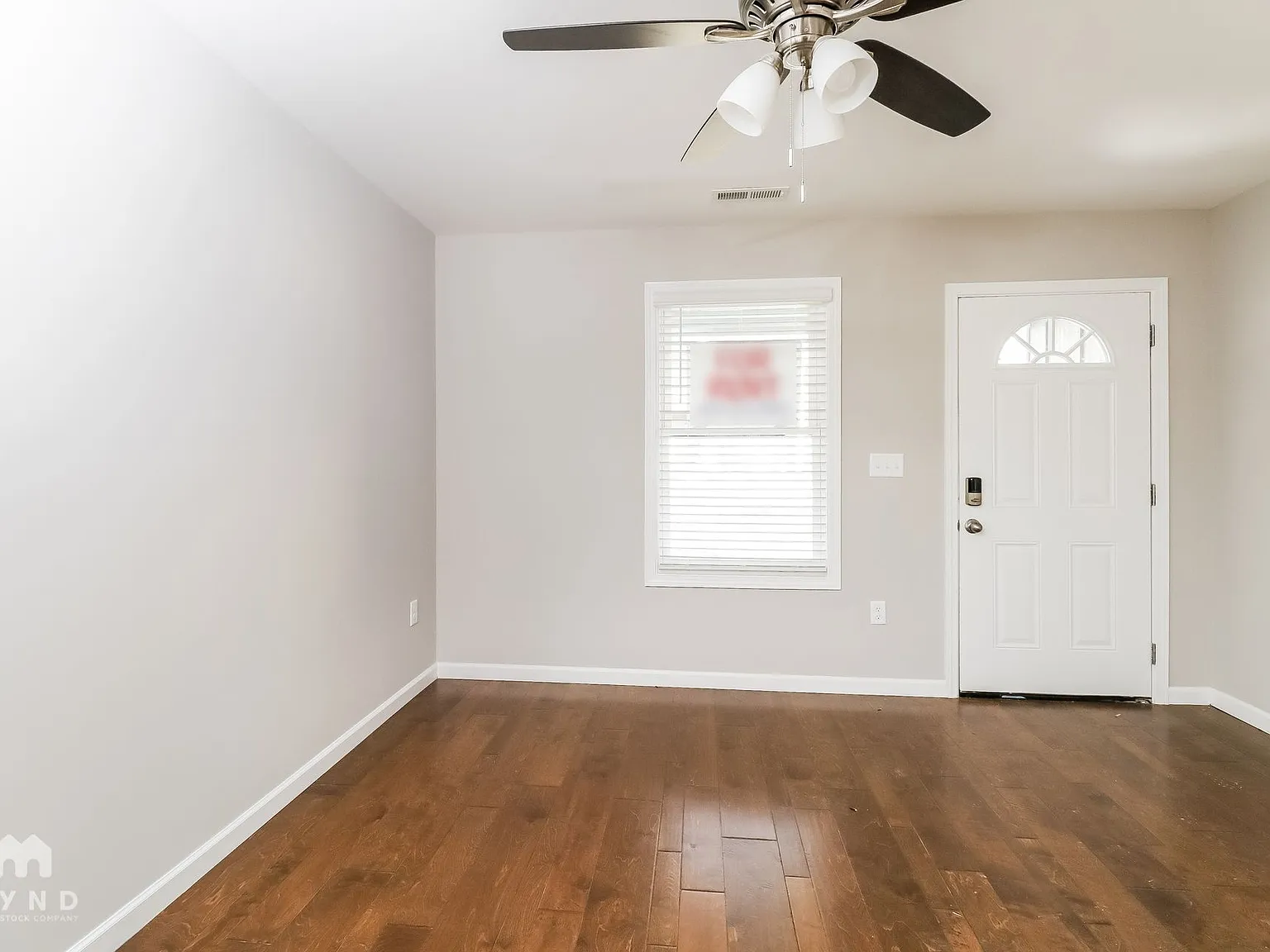 3 bed, 2.0 bath, 1586 sqft, $2,323 — Photo 4