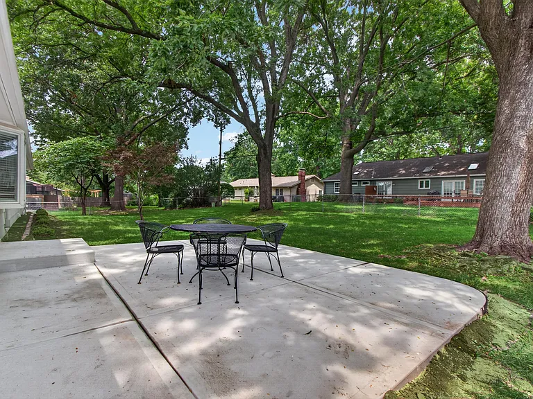 6232 Woodson Rd — Photo 55