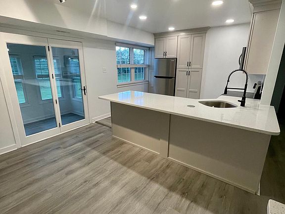 Open kitchen floor plan