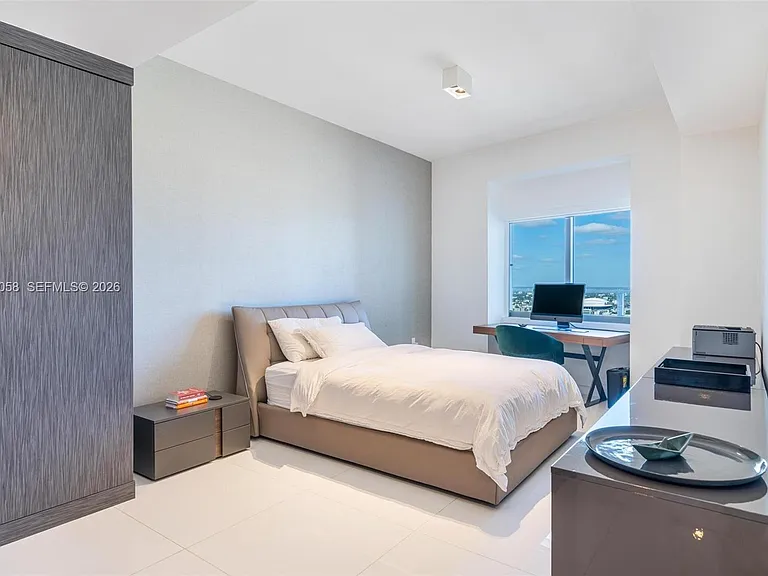 1100 Biscayne Blvd #5203 — Photo 26