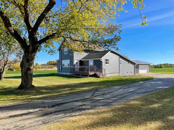 W6330 Cemetery Rd, Van Dyne, WI 54979