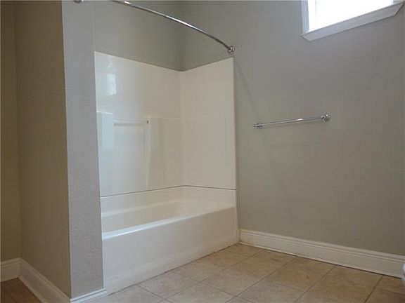 5th image of 1124 Josephine St
