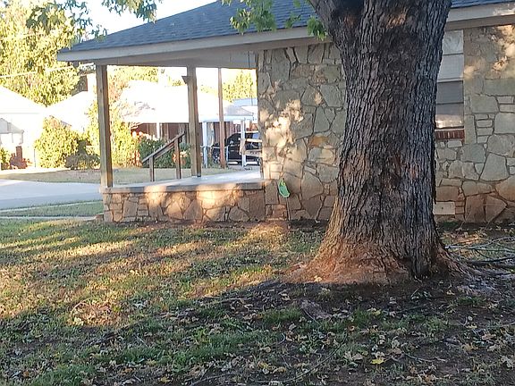 3rd image of 612 SW 50th St