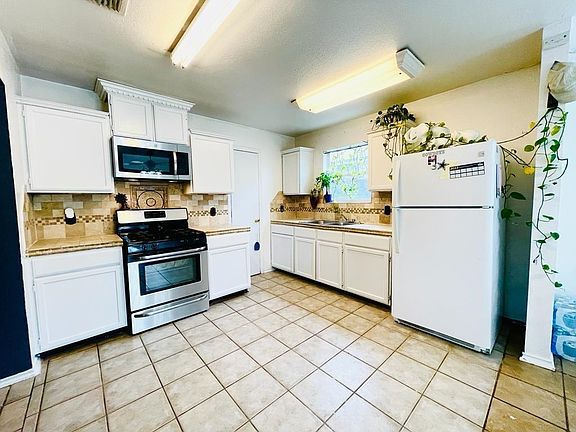4th image of 3212 Saint Kathryn Loop