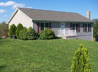 34 Hardman Ln, Berkeley Springs, WV 25411