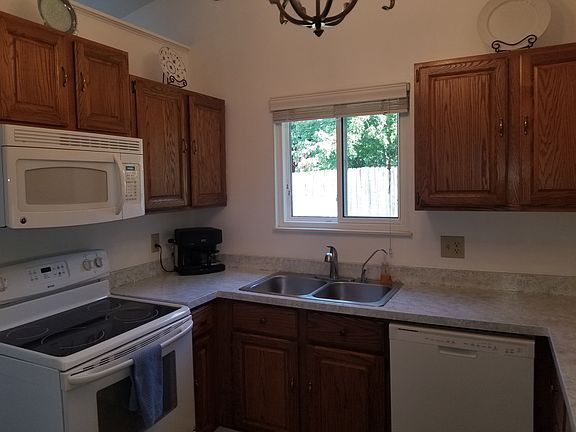 4th image of 970 Willow Ct