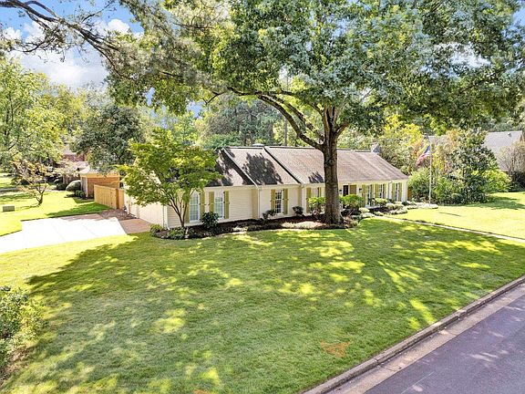 3rd image of 8075 Dogwood Villa Dr