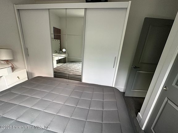 5th image of 33 Ridgefield Ave