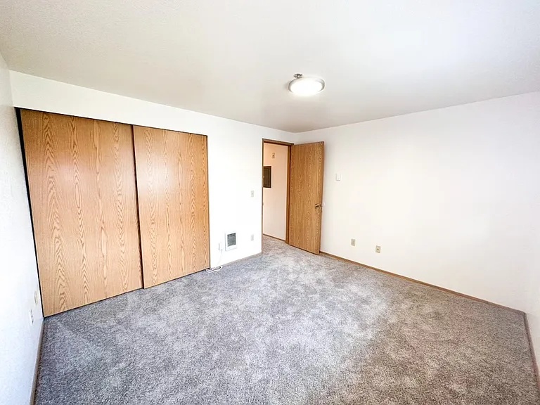 Riverdale Apartments — Photo 8