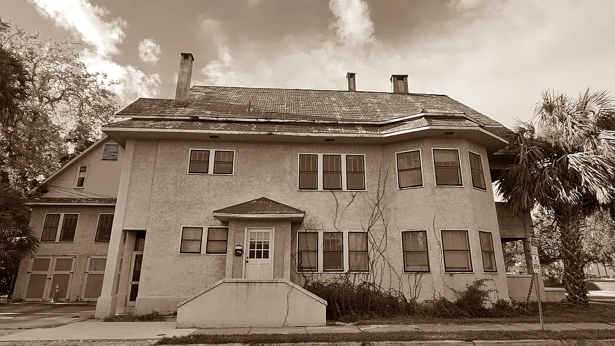 Building Photo - 204 SW 3rd Ave