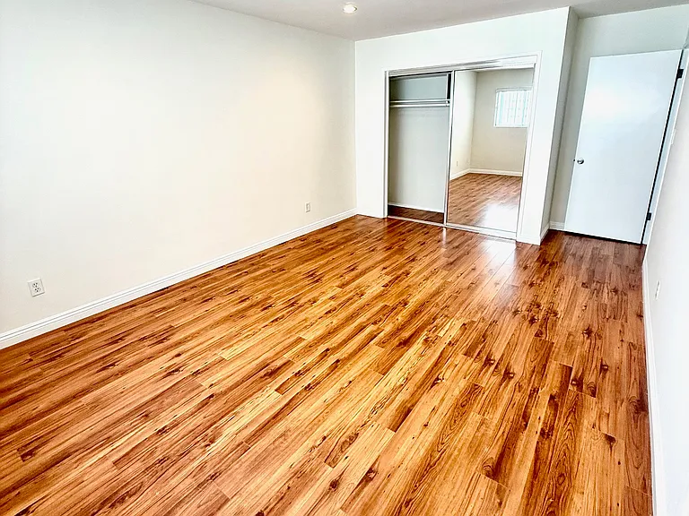 11748 Mayfield Ave #5 — Photo 16