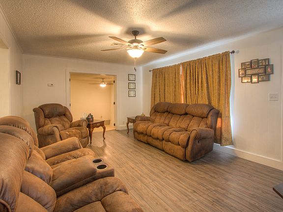 4th image of 202 S A Ave W