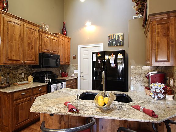 5th image of 16590 Willow Dr