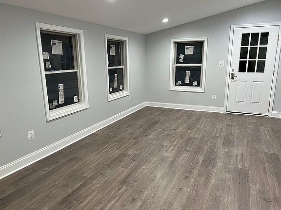 5th image of 55 Stone Ridge Rd