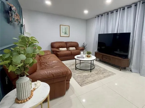 1127 King Arthur Ct, Dunedin, FL