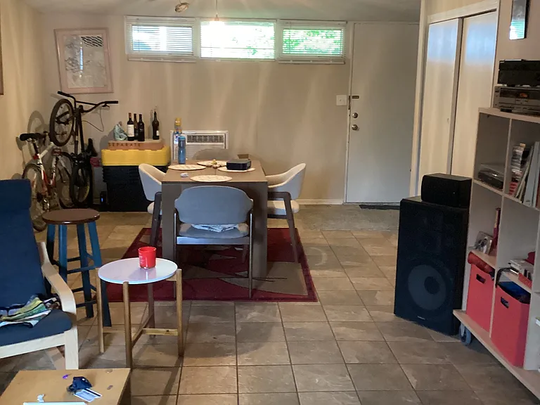 1310 Valley Ln — Photo 6
