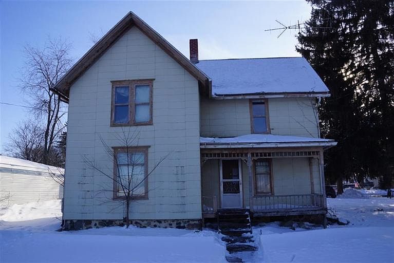 1st image of 321 W Main St