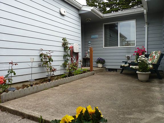4th image of 86 NW 33rd Pl Unit D