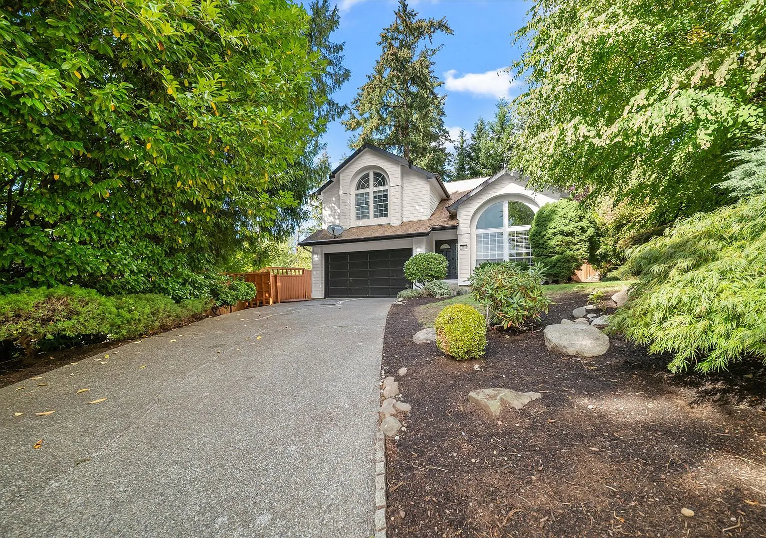 Beautiful Kent View Home On Private Cul-de-Sac — Photo 2