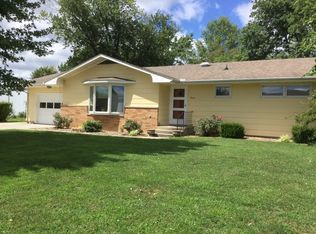 705 E Division St, Altamont, IL 62411