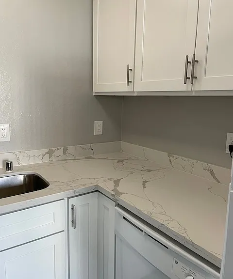 Capitol Ave Apartments — Photo 9