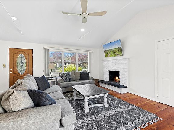 3rd image of 12 Howell Pl E