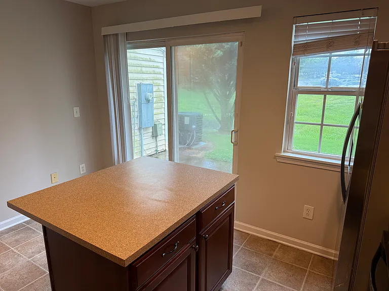10143 Ballyclare Ct — Photo 7