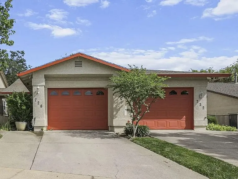 732 Stonebriar Trl — Photo 2