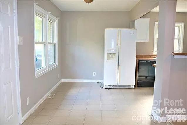 3 bed, 1.5 bath, 1919 sqft, $1,600 — Photo 3