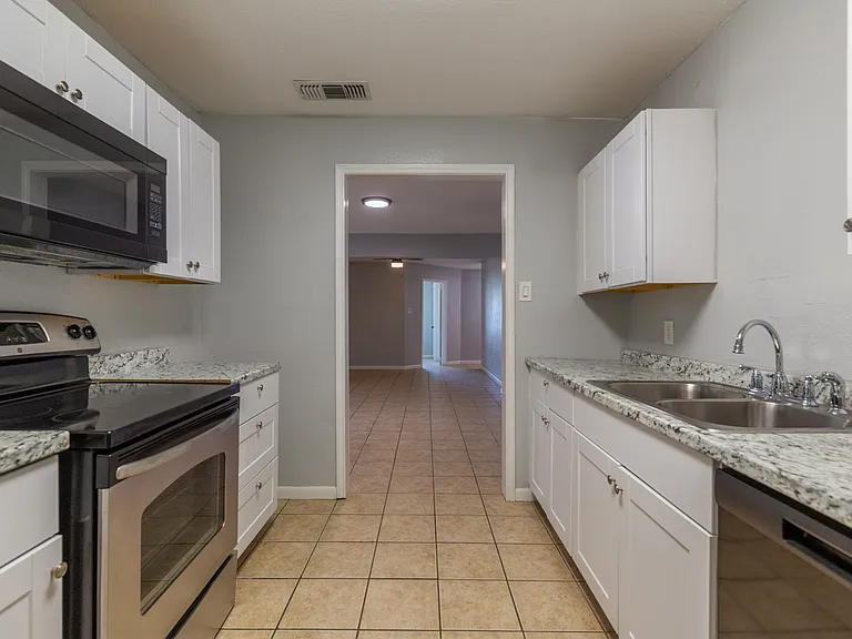 7642 Oak Chase — Photo 7