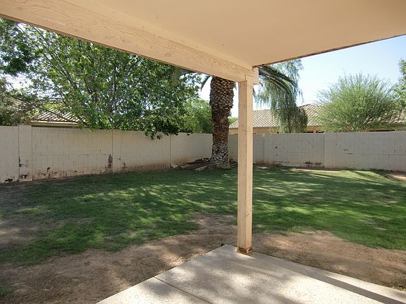 3rd image of 1366 N Tercera Ave