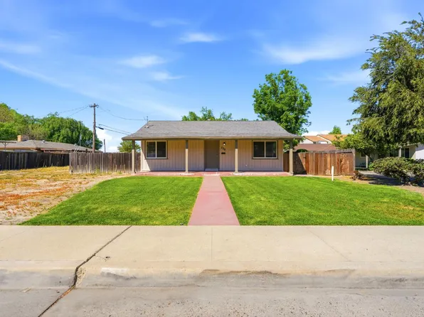 730 W D St, Lemoore, CA 93245