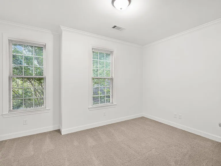 1610 Twin Square Way — Photo 33