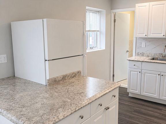 4th image of 3860 Merrick Rd APT B
