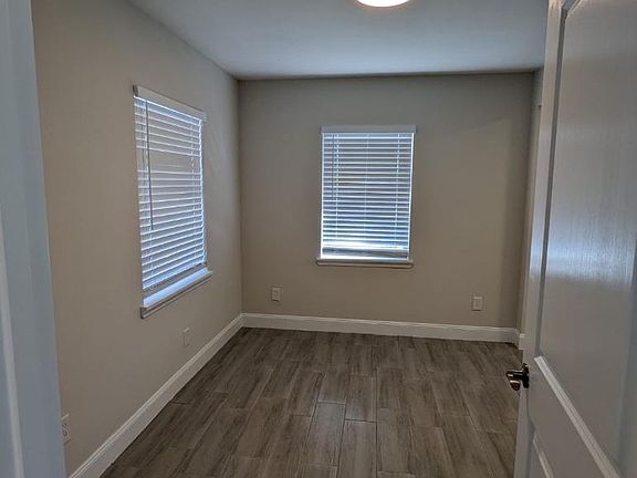 4th image of 2113 1/2 N B St #U