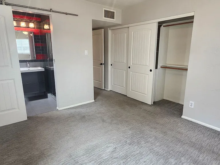 2514 E Campbell Ave — Photo 20