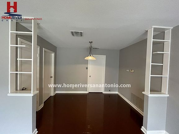 3rd image of 558 Storeywood Dr
